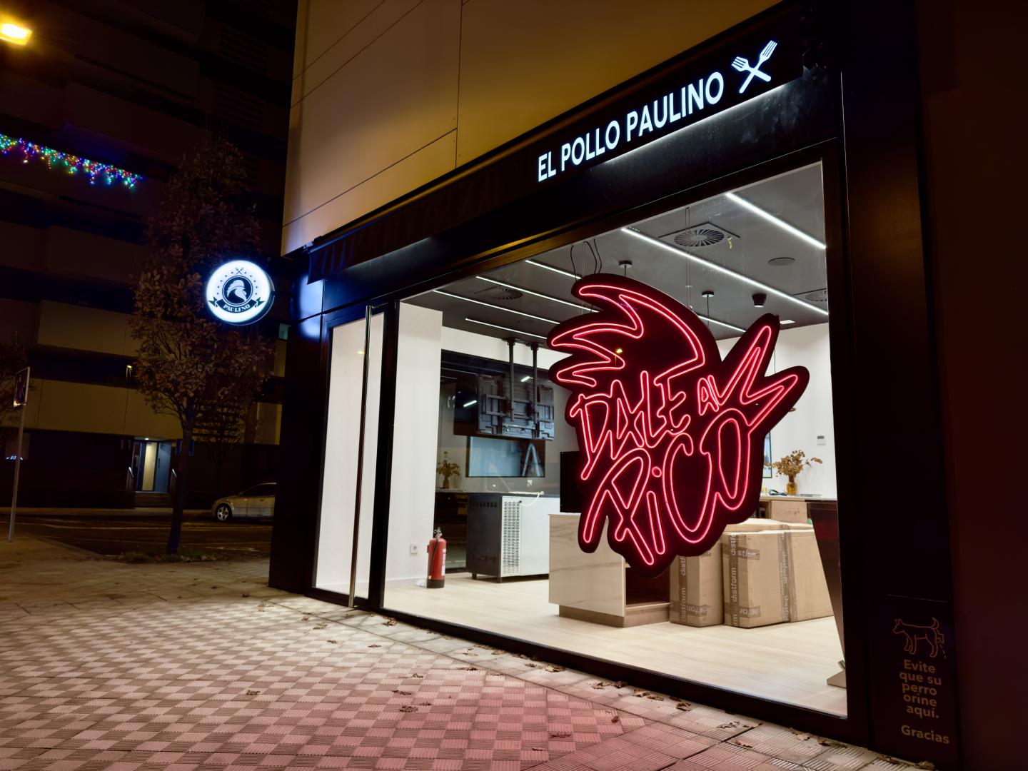 El nuevo local de El Pollo Paulino está ubicado en la confluencia de las calles Doctora Ariz y Camino Oscoz, en el barrio pamplonés de Lezkairu.