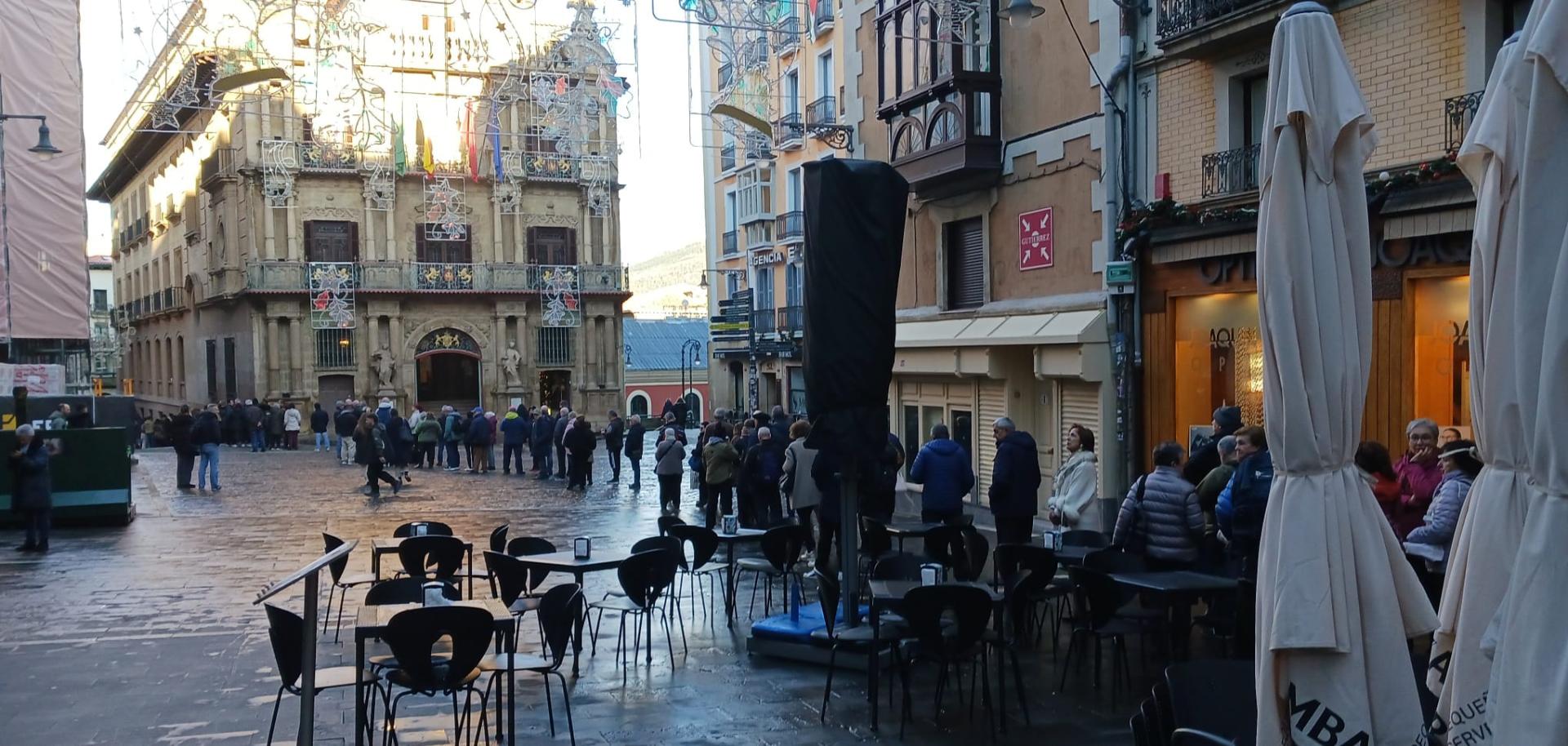 La fila, hasta la calle Calceteros