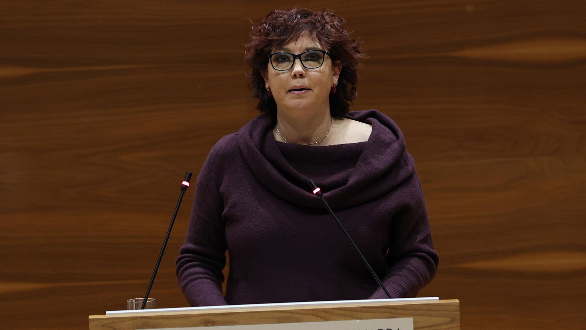 La parlamentaria socialista Ainhoa Unzu, durante su intervención de este jueves en el Parlamento de Navarra