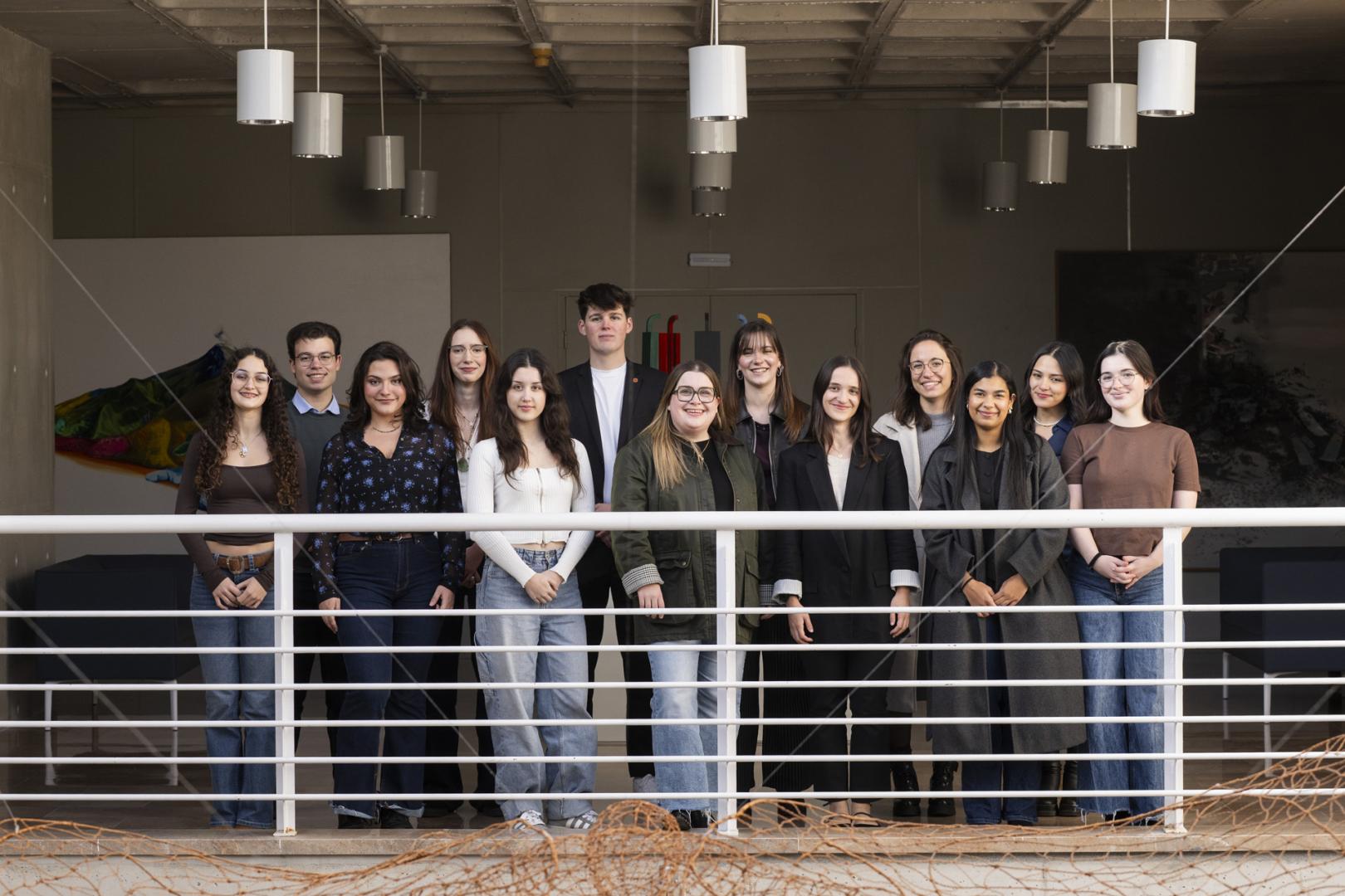 De izda. a dcha.: María Sánchez Francés, Luis Martínez Gómiz, Claudia Cruz, María Molina, Julia Guinea, Jon Nuin, María Virto, Laura Pascual, Blanca Jurado Fernández, Ines Asan Barut, Ainhoa Pérez, André Alfaro y Natalia Lusarreta