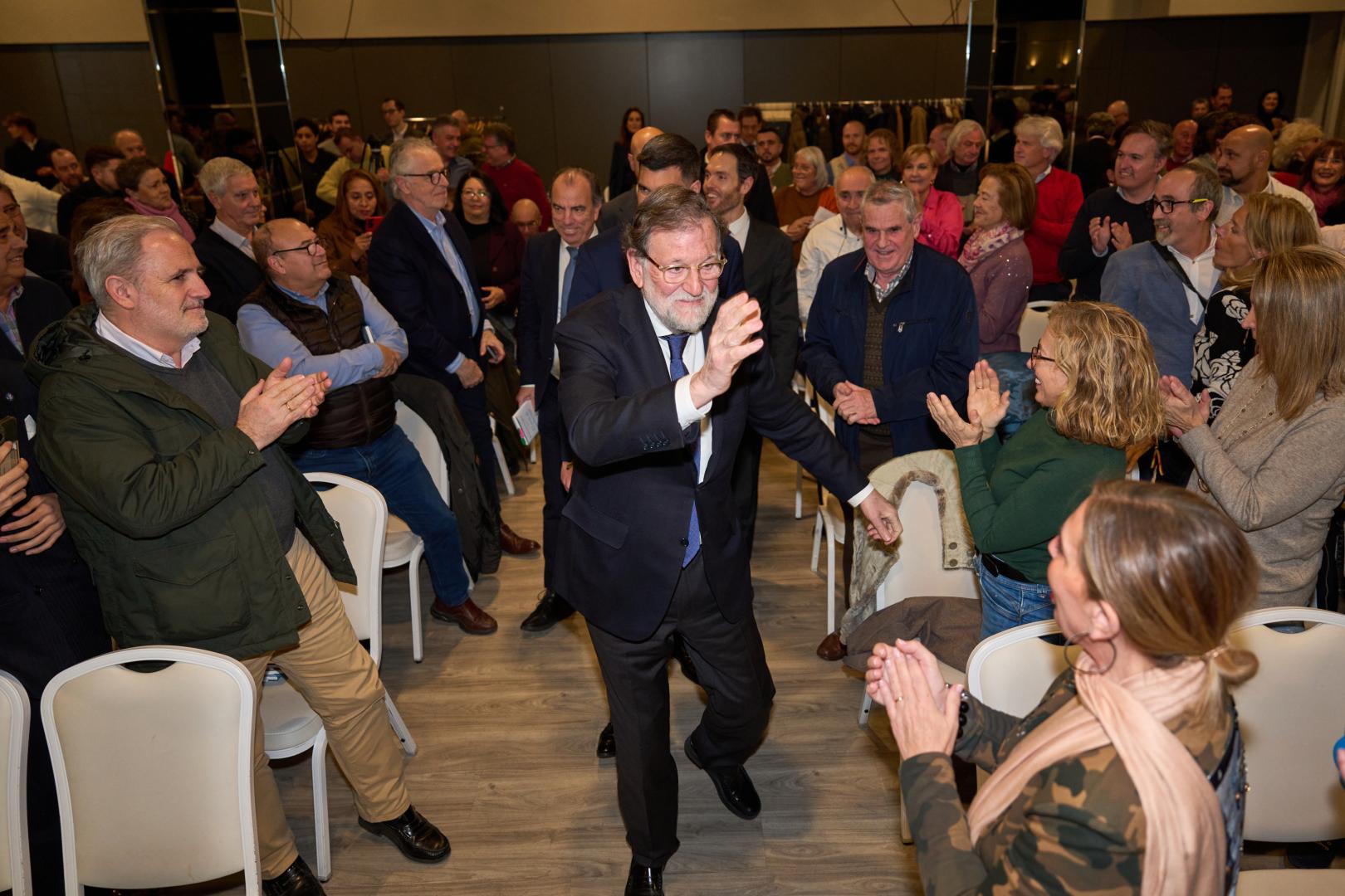 Mariano Rajoy a su llegada al hotel de Pamplona donde ha presentado este jueves su libro 'El arte de gobernar'
