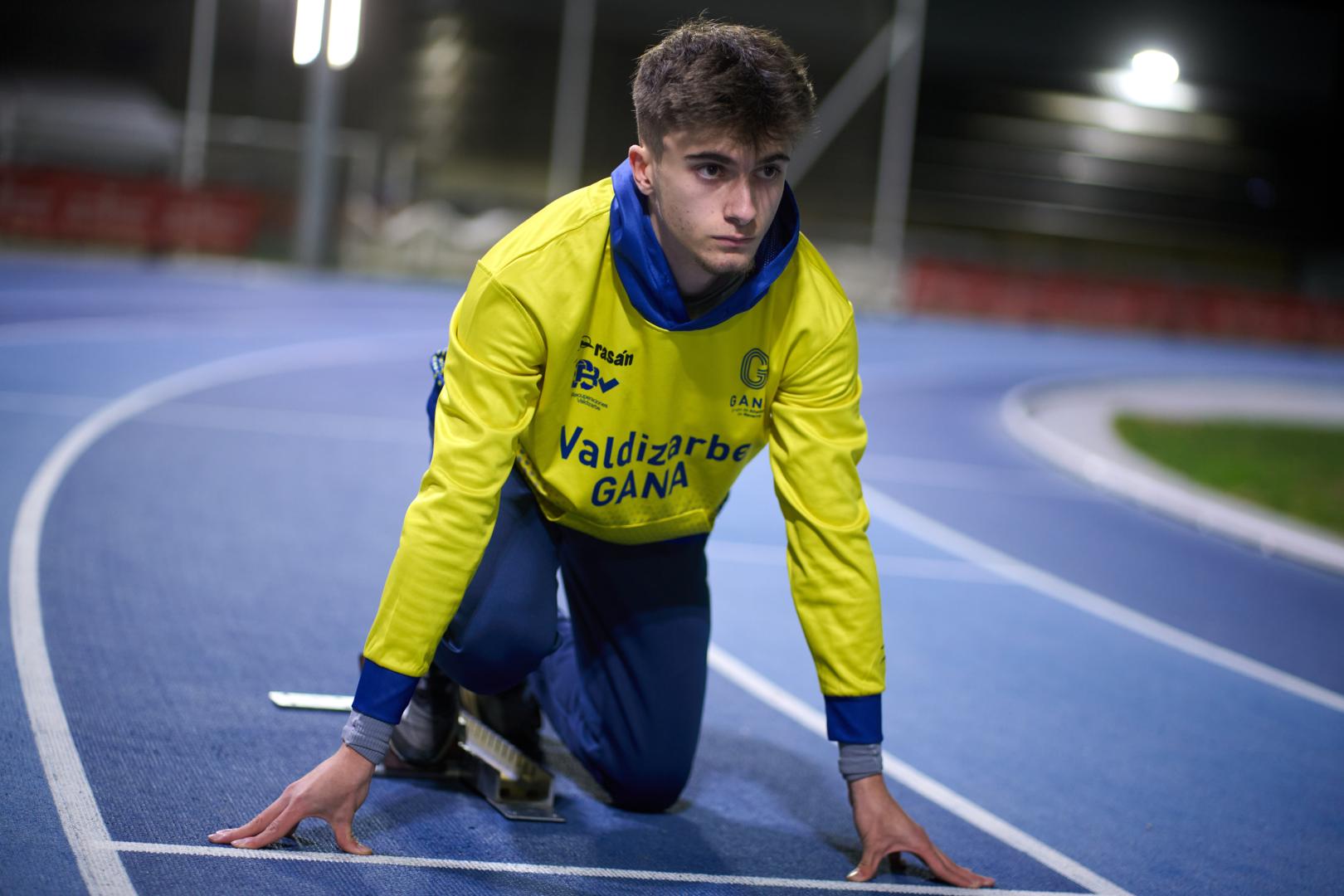 Izan Castillejo, este jueves 18 de diciembre en la pista de Larrabide. El atleta de Orkoien ha hecho la mejor marca navarra sub-18 de los 60 metros en 20 años