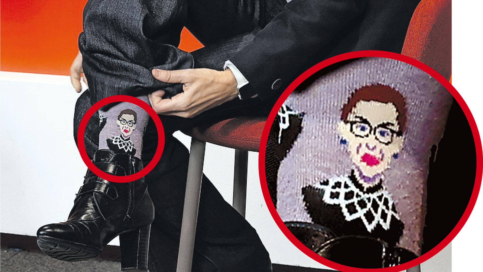 Detalle de los calcetines de María Chivite con la imagen de Ruth Bader Ginsburg, jueza de la Corte Suprema de Estados Unidos