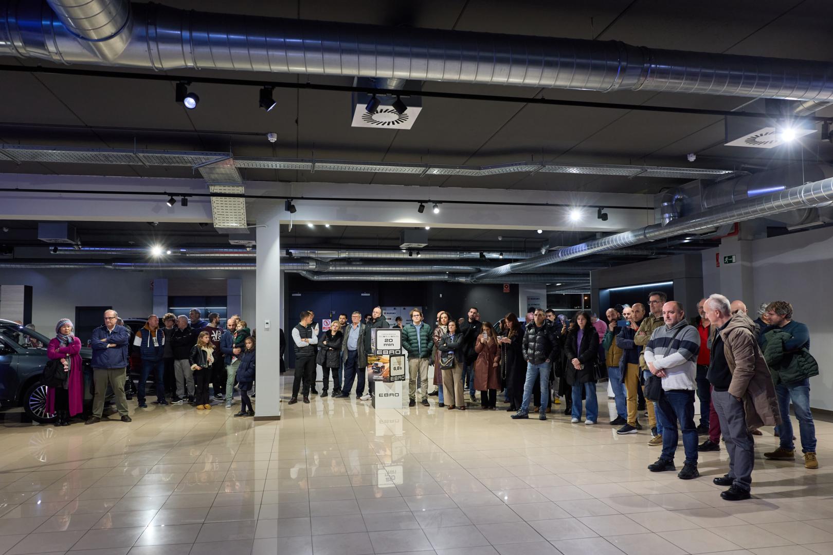 A: J.P. Urdíroz F: 18-12-2025 P: L: Pamplona. Concesionario VIAN Automobile. T: Presentación del nuevo EBRO S900.