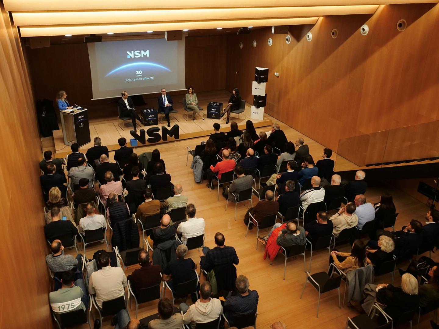 Público asistente al acto conmemorativo de NSM