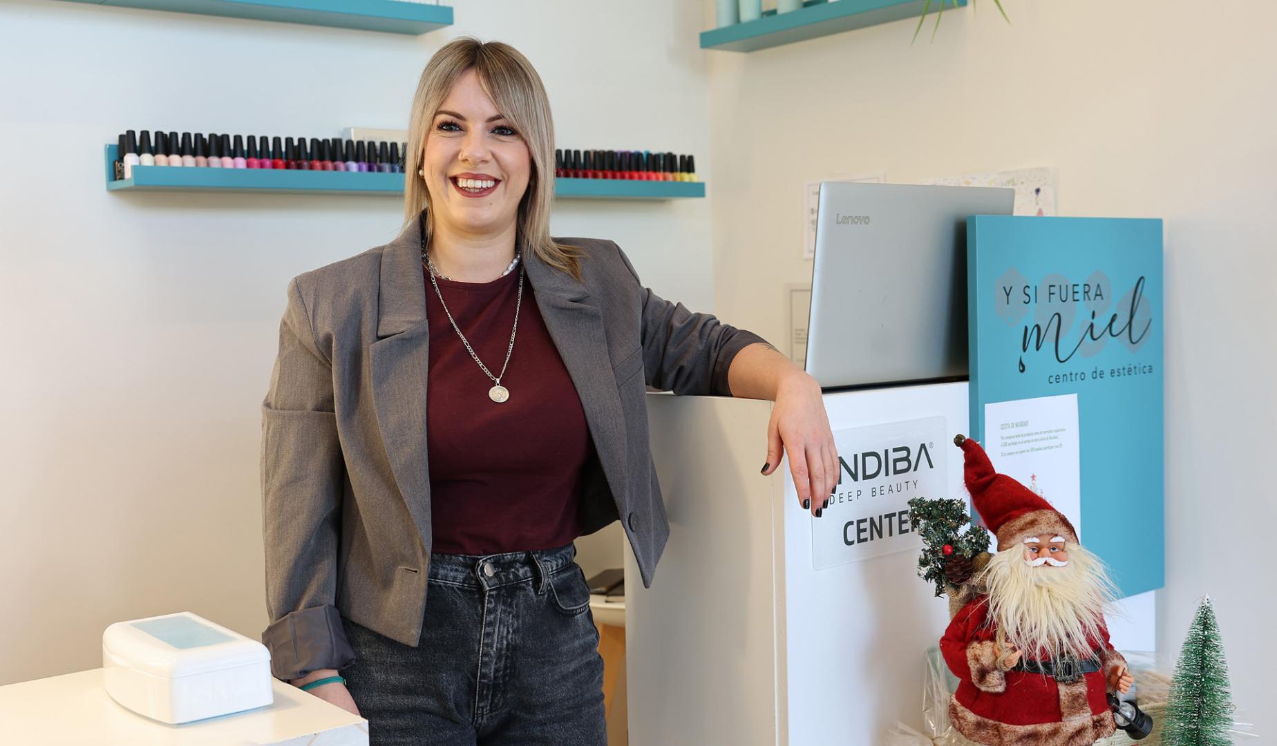 Estívaliz Marzo Maeztu en su salón de belleza