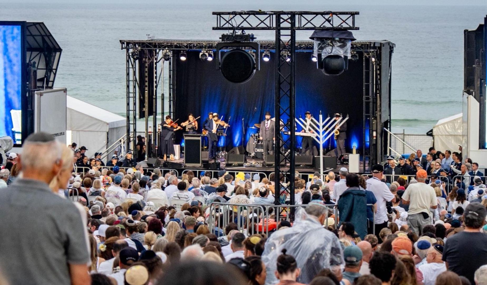Homenaje a las víctimas del atentado del 14 de diciembre en la playa de Bondi de Sídney, Australia
