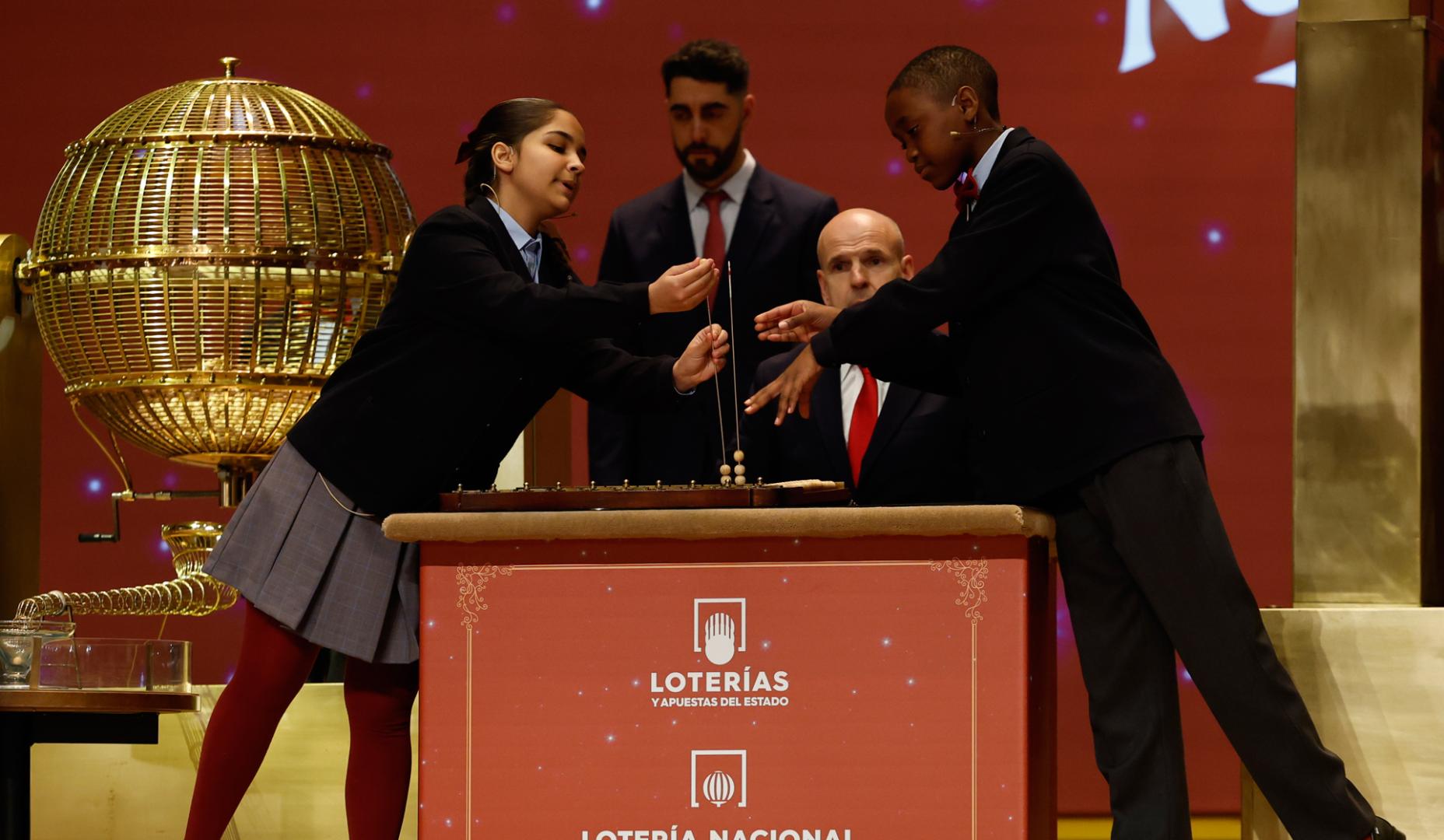 Los niños que han cantado el segundo premio