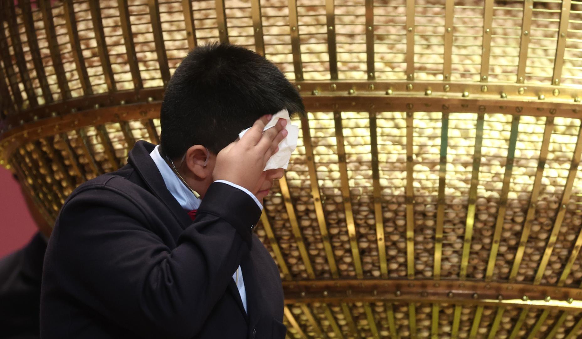 Uno de los niños de San Ildefonso, durante el Sorteo de Navidad