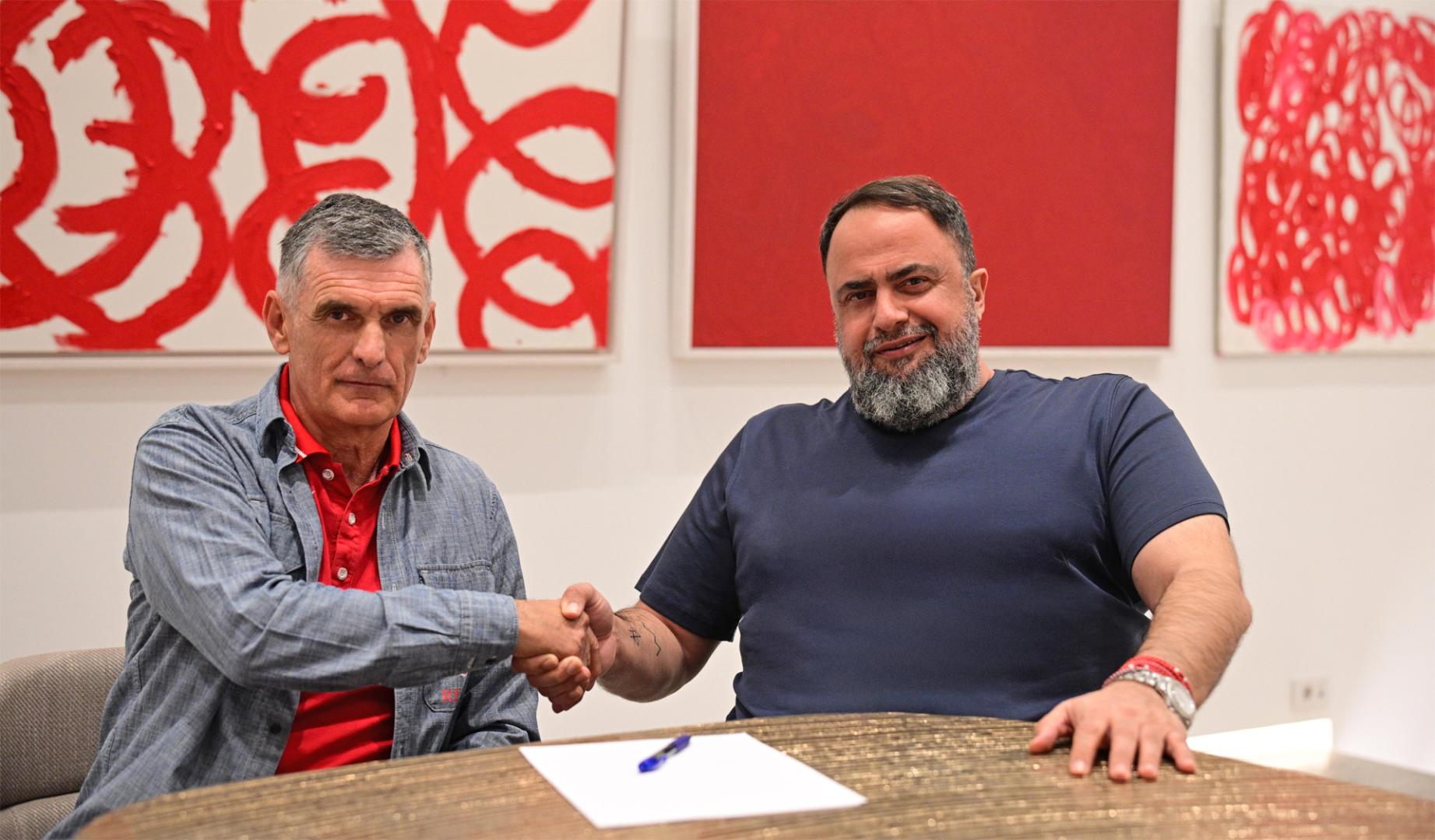 José Luis Mendilibar renueva con el Olympiacos una temporada más