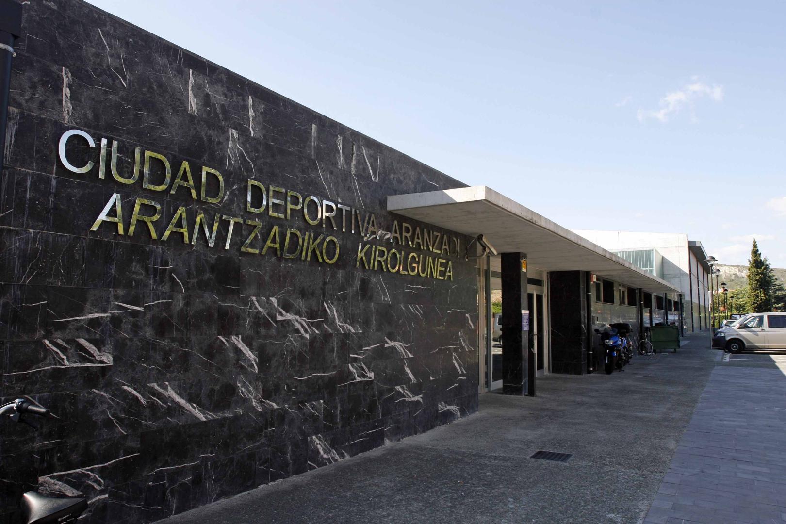 Exterior del Complejo Deportivo Aranzadi