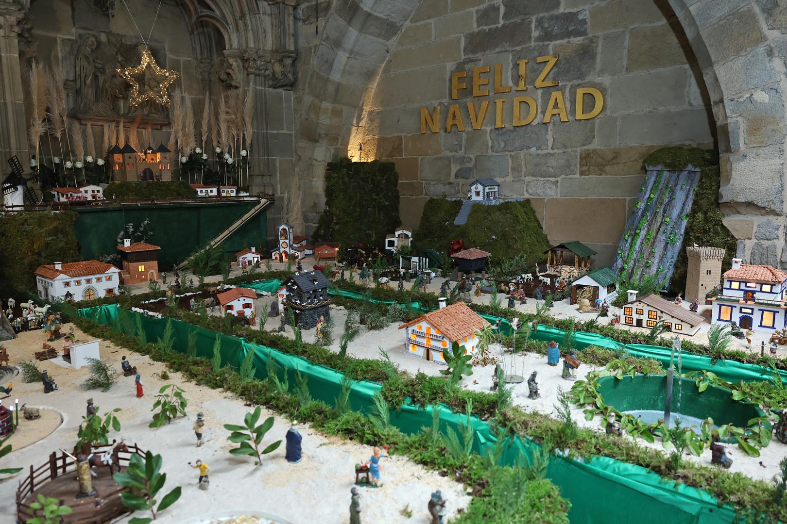 Parte del belén instalado en el atrio de la iglesia de San Saturnino este 2025.