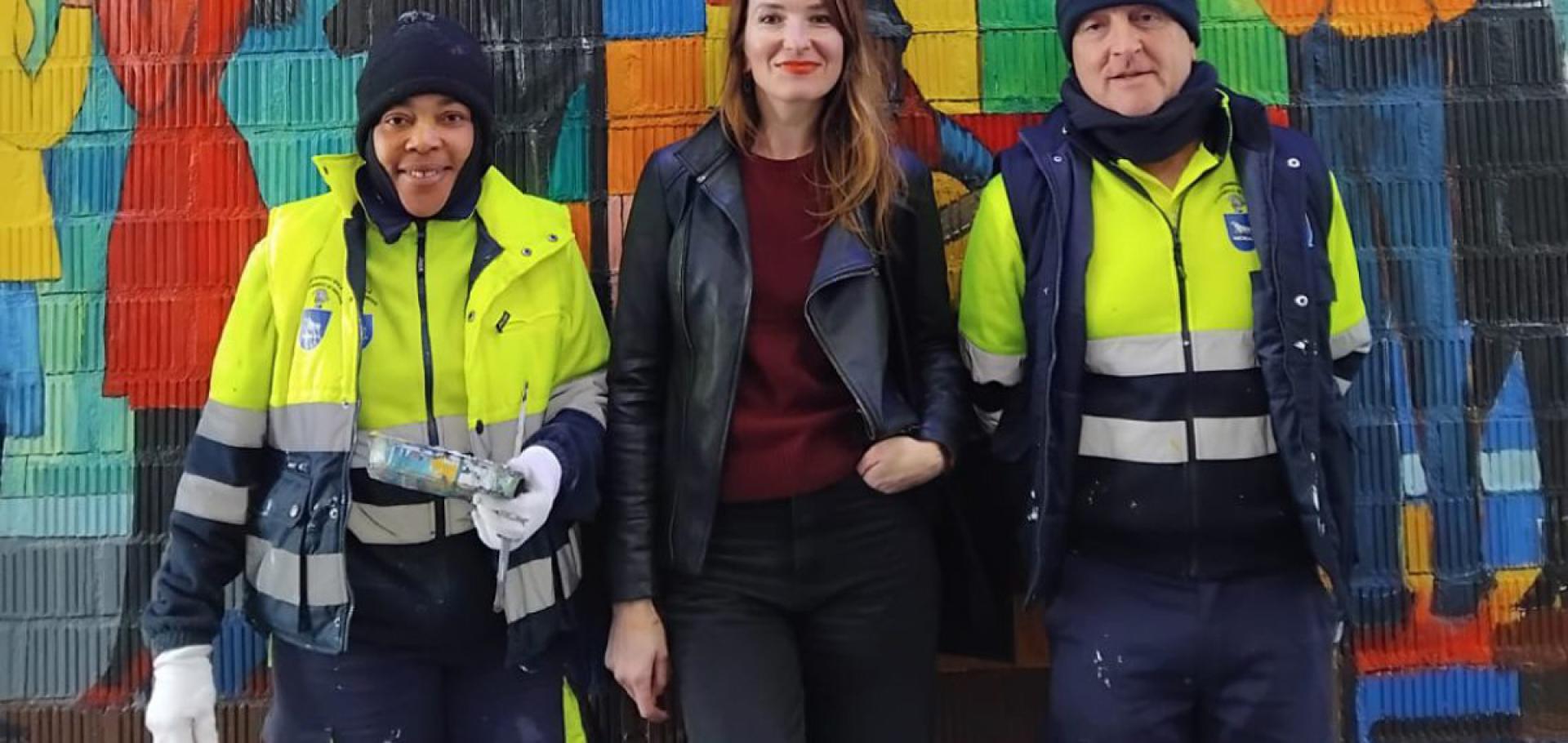 El mural es obra de Alina Dalinina y ha sido pintado por el equipo de empleo social protegido