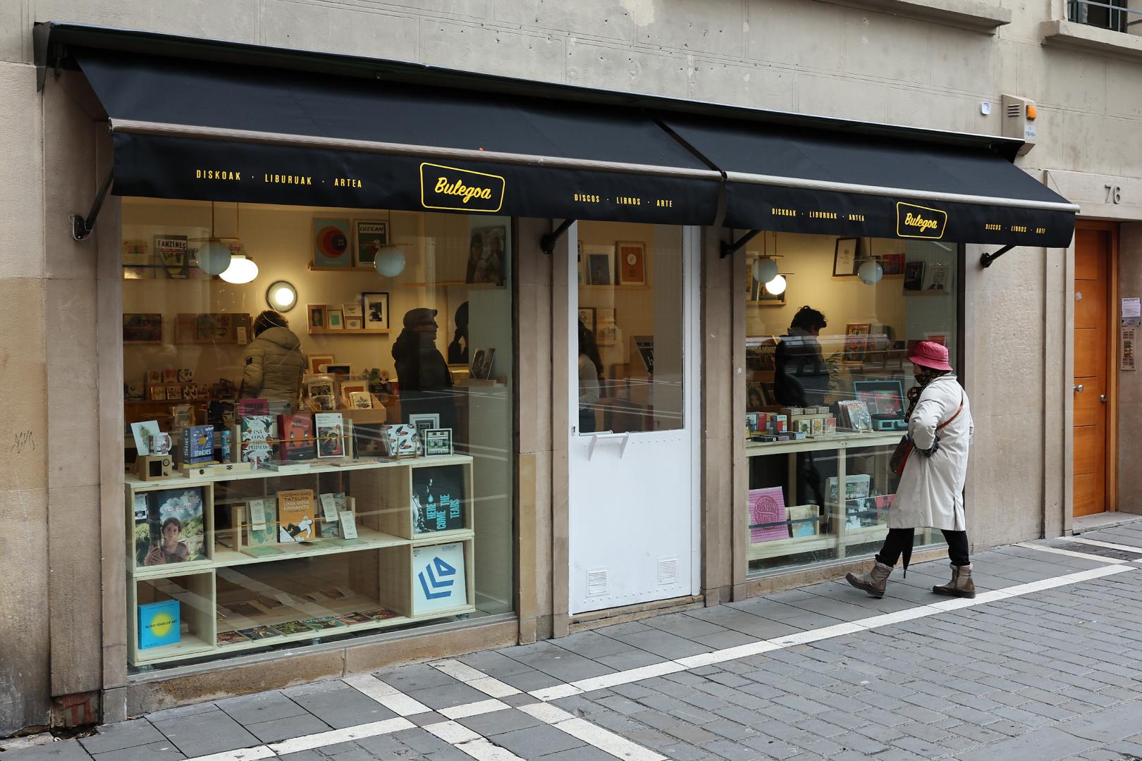 *A: JOSE CARLOS CORDOVILLA *F: 24-12-2025 *P: *L: PAMPLONA *T: BULEGOA.  NUEVA TIENDA DE DISCOS Y LIBROS EN LA PLAZA DE SAN NICOLAS