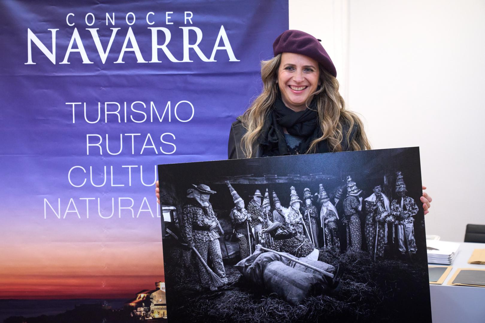 Ainhoa Tejerina, ganadora del premio 'Emoción en blanco y negro' con una imagen del Carnaval de Lantz