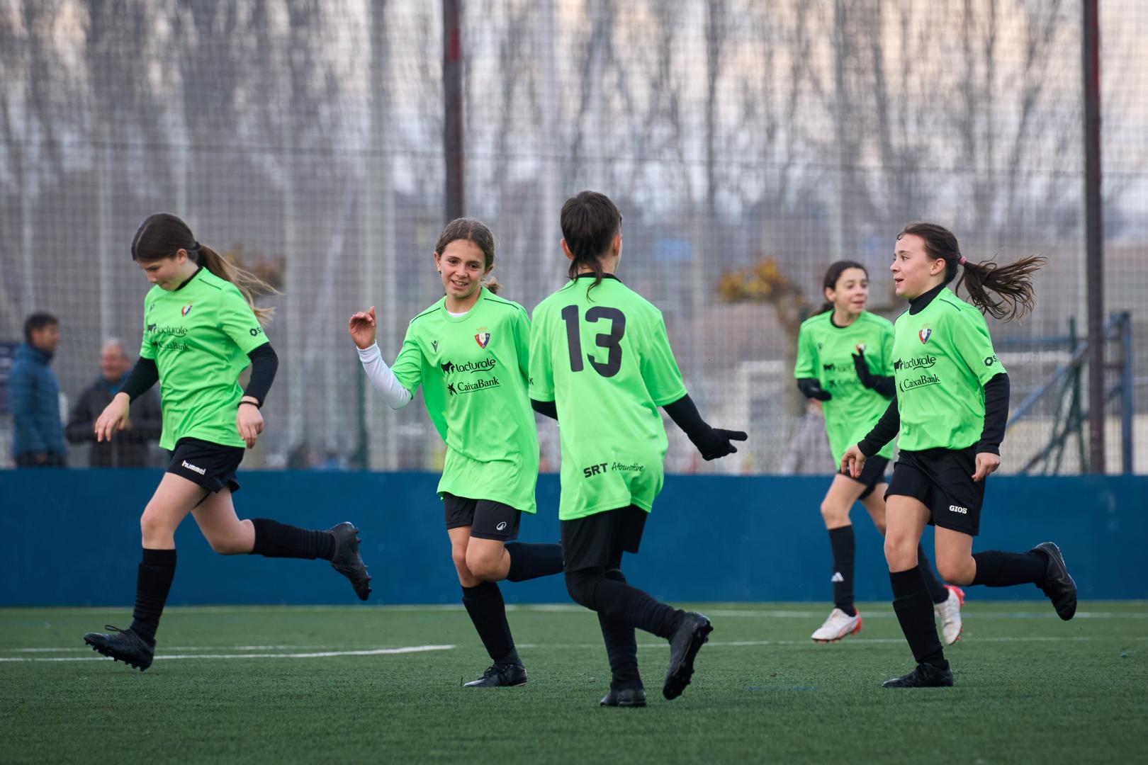Unas jugadoras del torneo femenino, que ha celebrado los últimos encuentros de la fase de grupo, celebran un gol