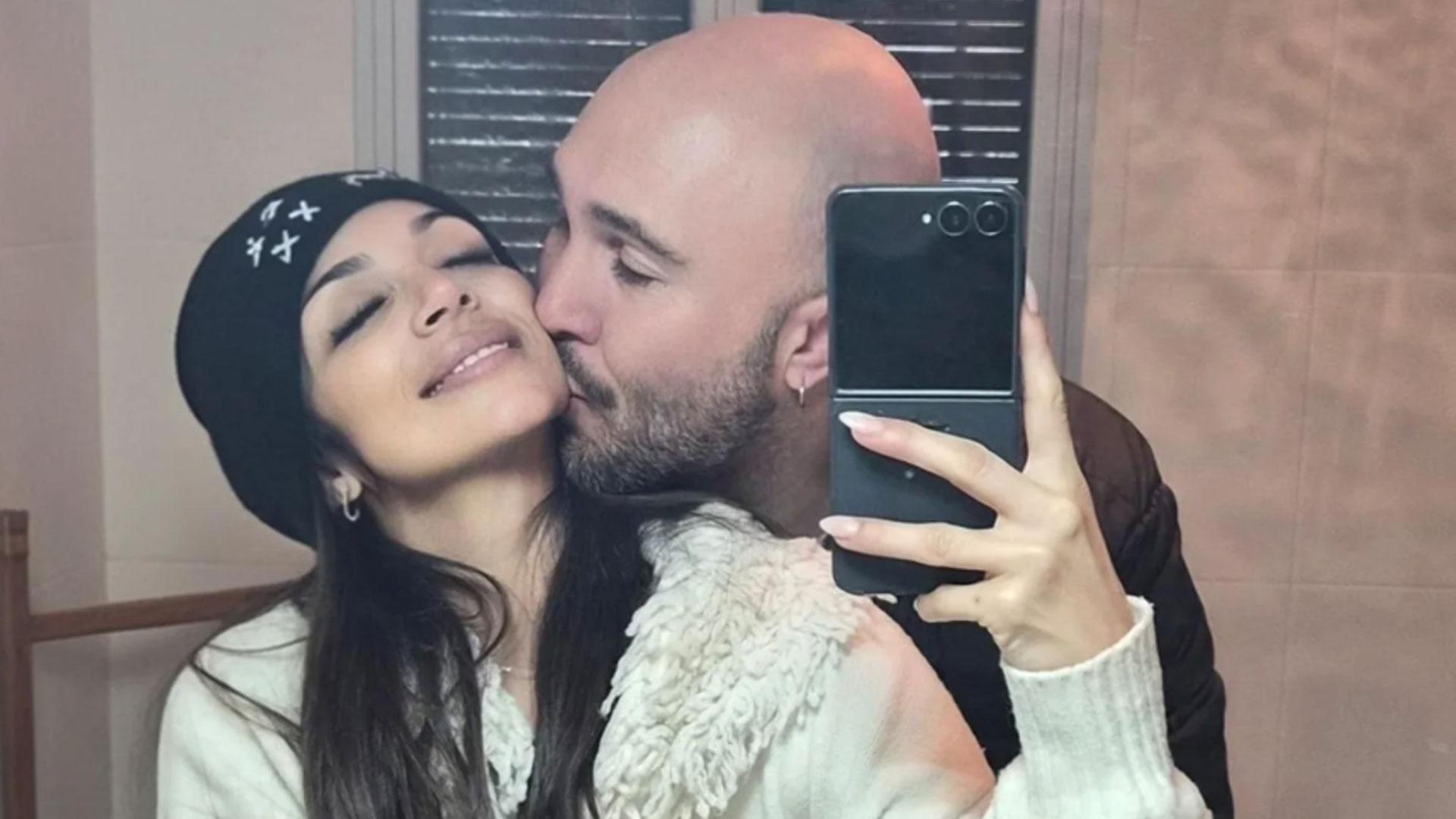 Kiko Rivera ha compartido esta foto en sus redes sociales acompañado de una joven a la que se refiere como su nueva ilusión