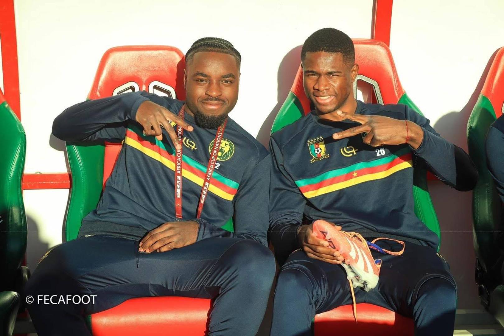 Boyomo, junto a Christian Kofane.