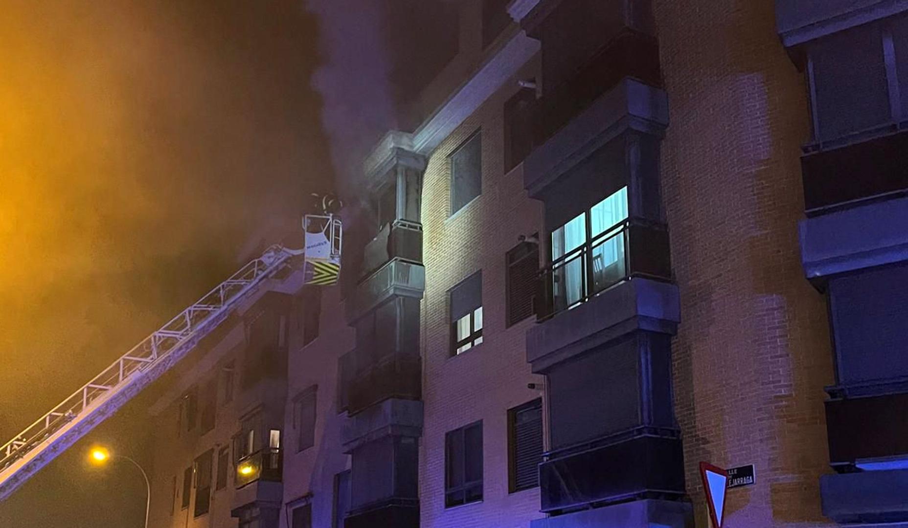 Bomberos, en la vivienda incendiada