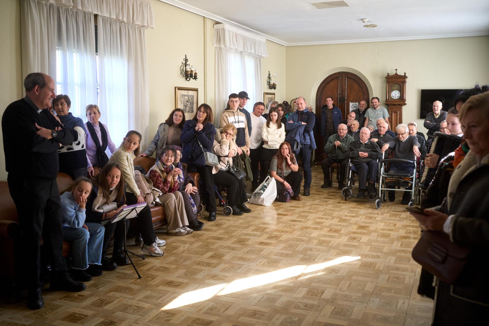 Un momento del acto de felicitación en el retiro del Buen Pastor.