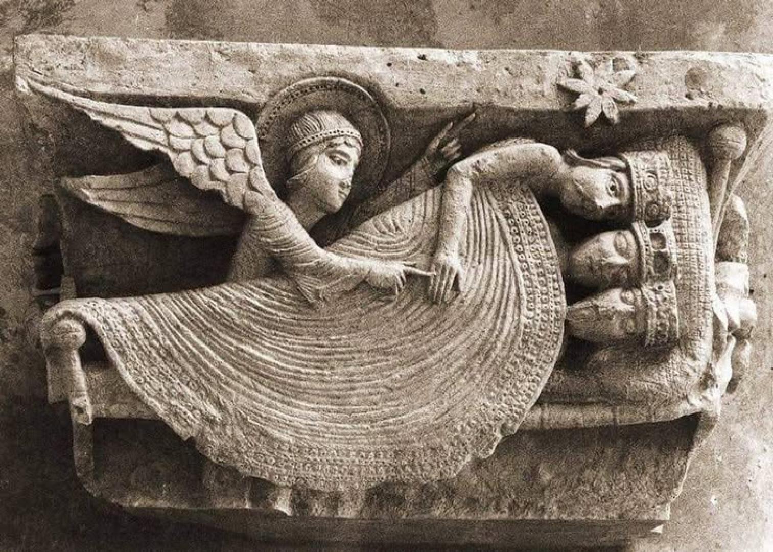 Escena que representa el sueño de los Reyes Magos en un capitel de la catedral francesa de Autun.
