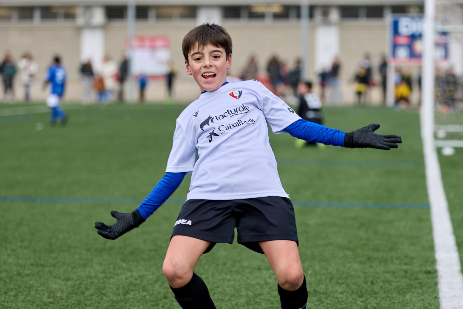 A: J.P. Urdíroz F: 02-01-2026 P: L: Pamplona. Instalaciones del C.A. Osasuna en Tajonar. T: 43º Torneo Interescolar. Octavos de Final.