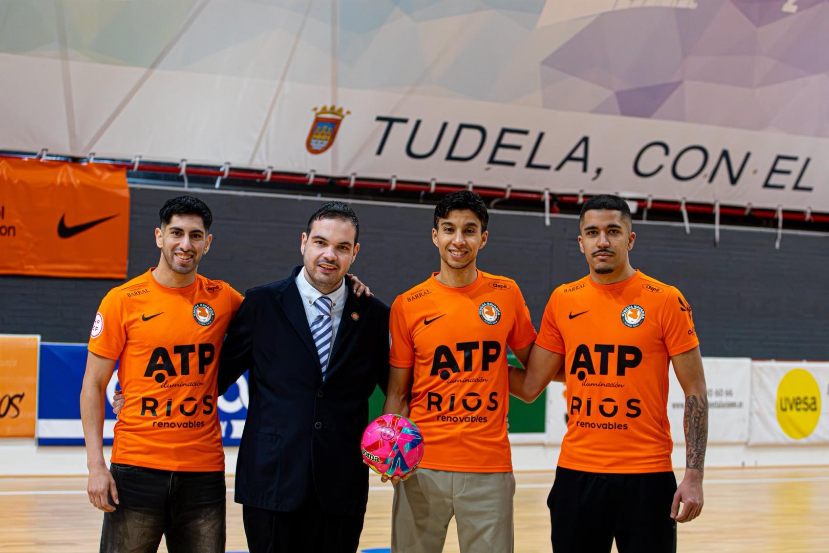 Nicolás Tumkiewicz, Anás y Gustavao, junto al presidente Lázaro.