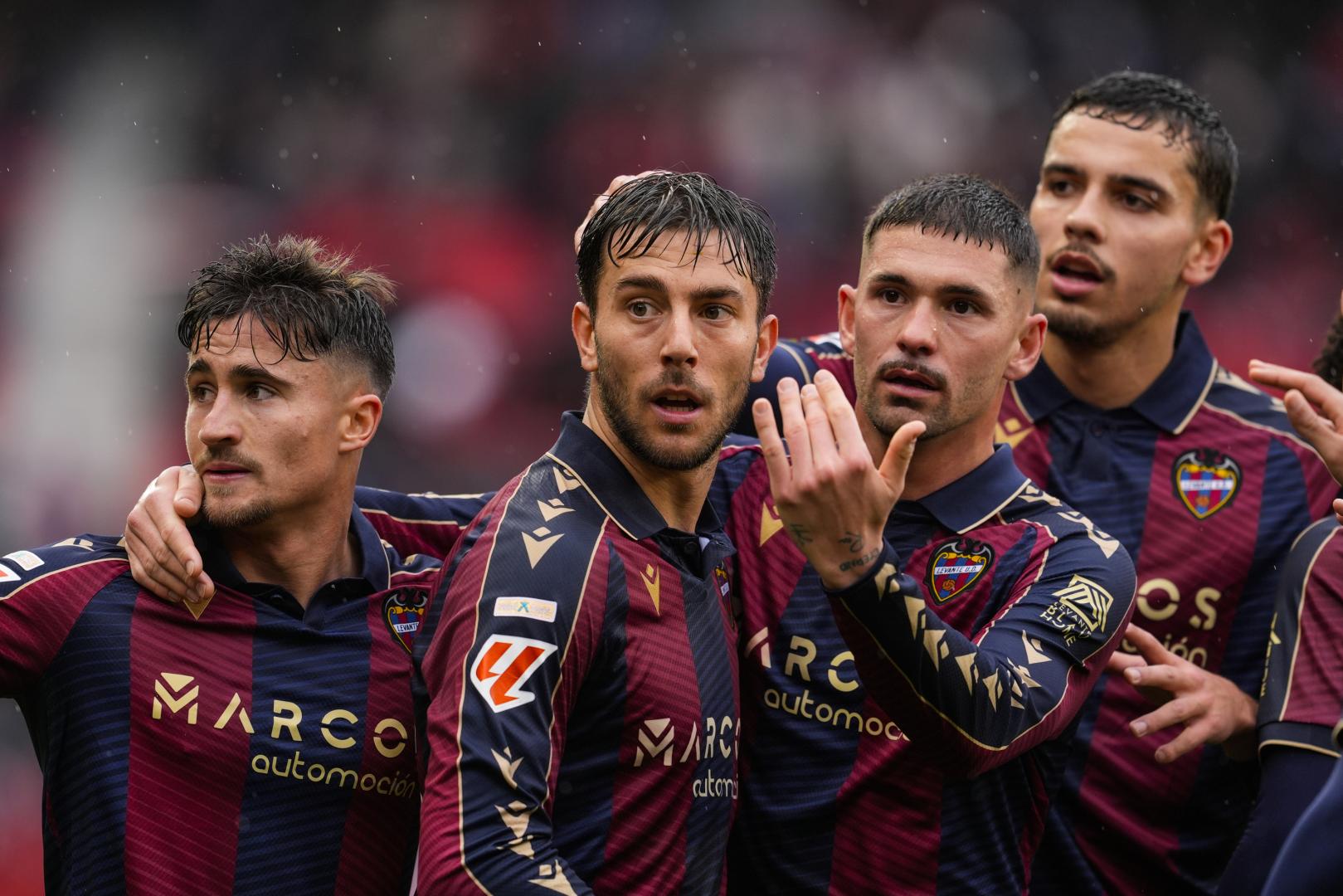 Iker Losada celebra el primer gol del Levante ante el Sevilla