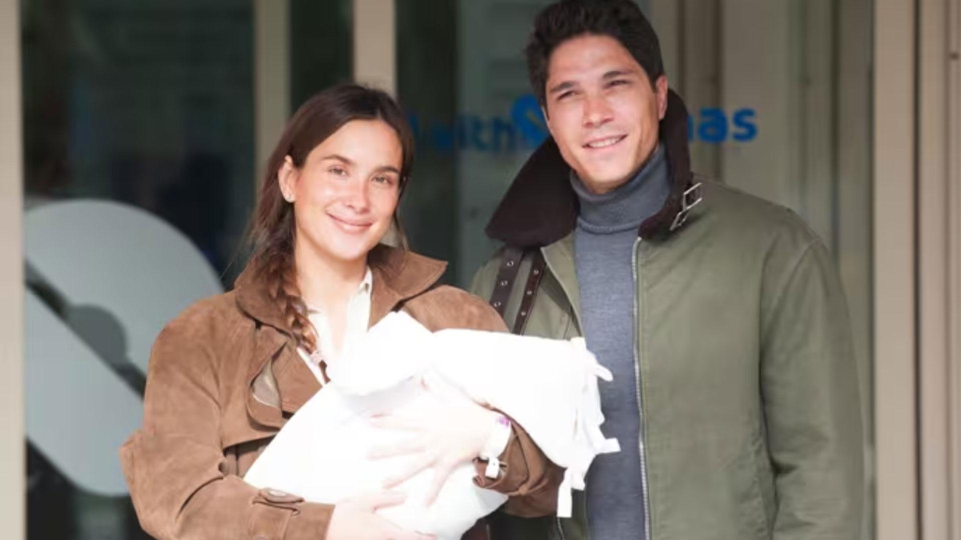 María Pombo sale del hospital tras el nacimiento de Mariana, su tercera hija con su marido Pablo Castellano