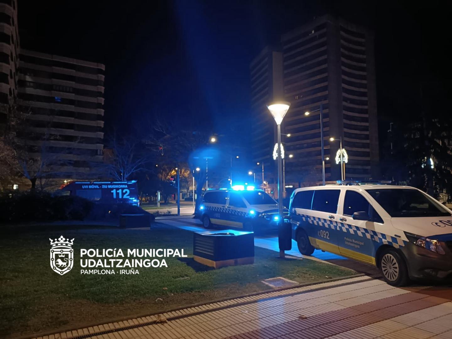 Agentes de la policía municipal durante una intervención este fin de semana.
