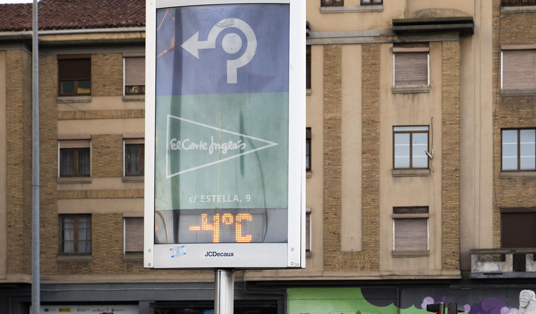 Termómetro con temperatura en negativo este lunes 5 d eenero en Pamplona