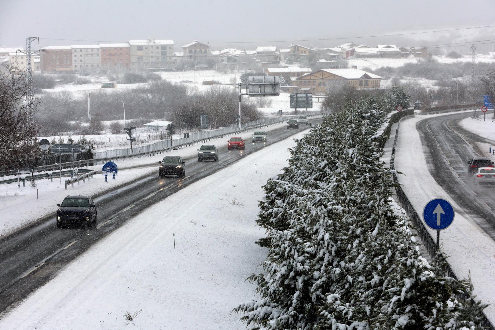 *A: JOSE CARLOS CORDOVILLA *F: 06-01-2026 *P: *L: ETXARRI ARANATZ *T: NIEVE. AUTOVIA DE LA BARRANCA AP 10.