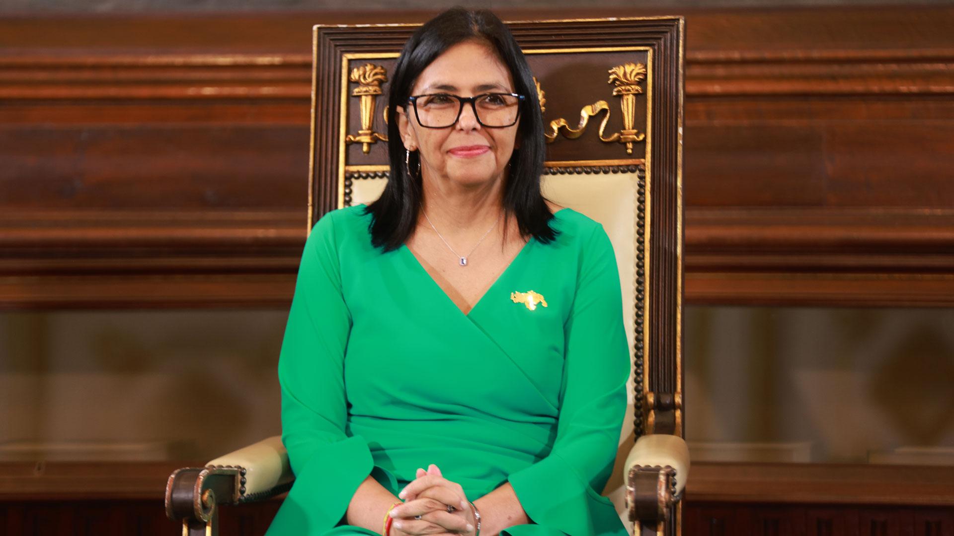 La vicepresidenta ejecutiva de Venezuela, Delcy Rodríguez, en el acto en el que juró como mandataria encargada del país este lunes, en Caracas