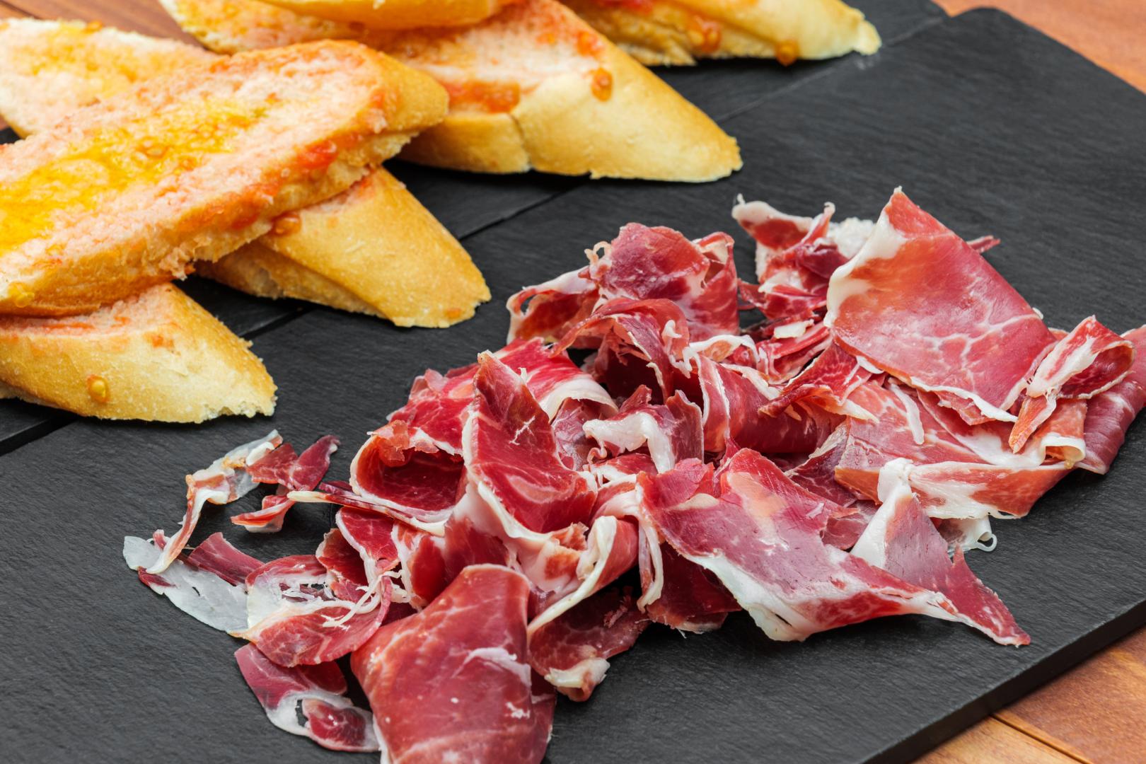 Existe una alternativa muy curiosa al aceite de oliva en las tostadas de jamón
