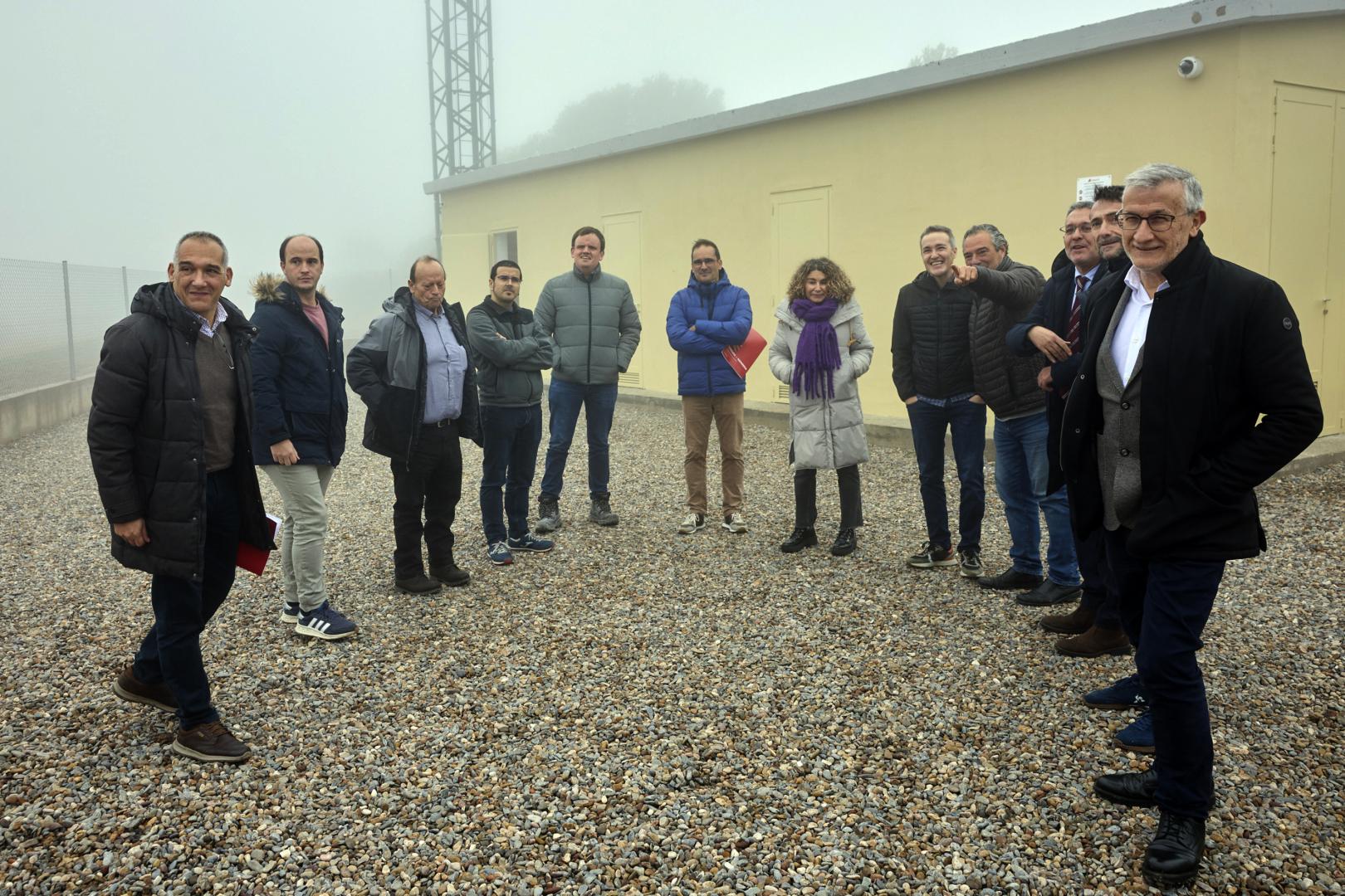 Imagen de la reciente visita del vicepresidente Félix Taberna -a la dcha.- al nuevo centro de telecomunicaciones de Bardenas