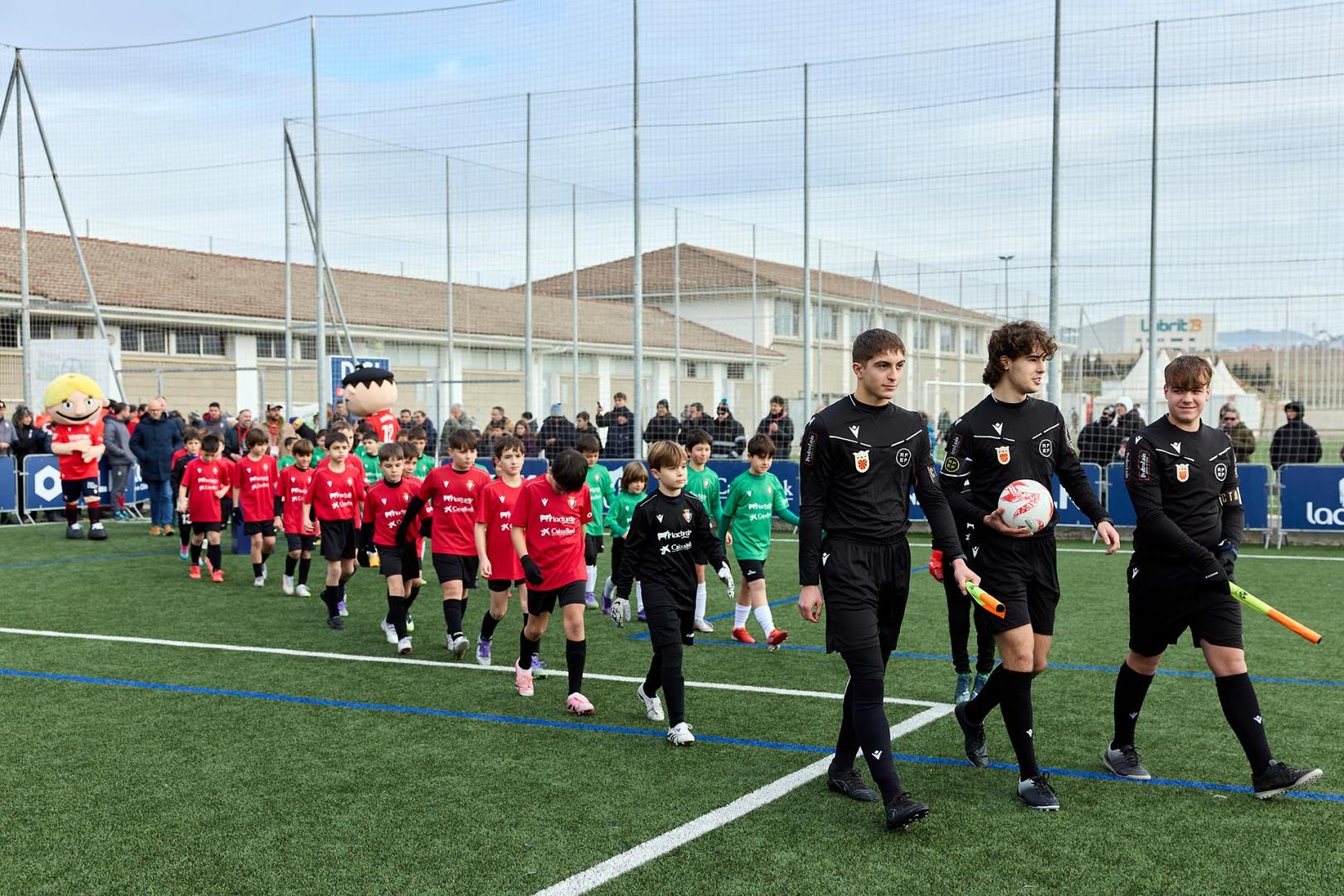 Partidos de las finales de consolación, mixta y femenina del Torneo Interescolar de Tajonar 2025 con la entrega de trofeos y premios