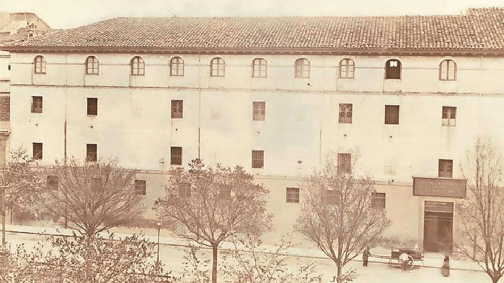 Edificio de la Casa de Misericordia en su primera ubicación, en el actual paseo de Sarasate