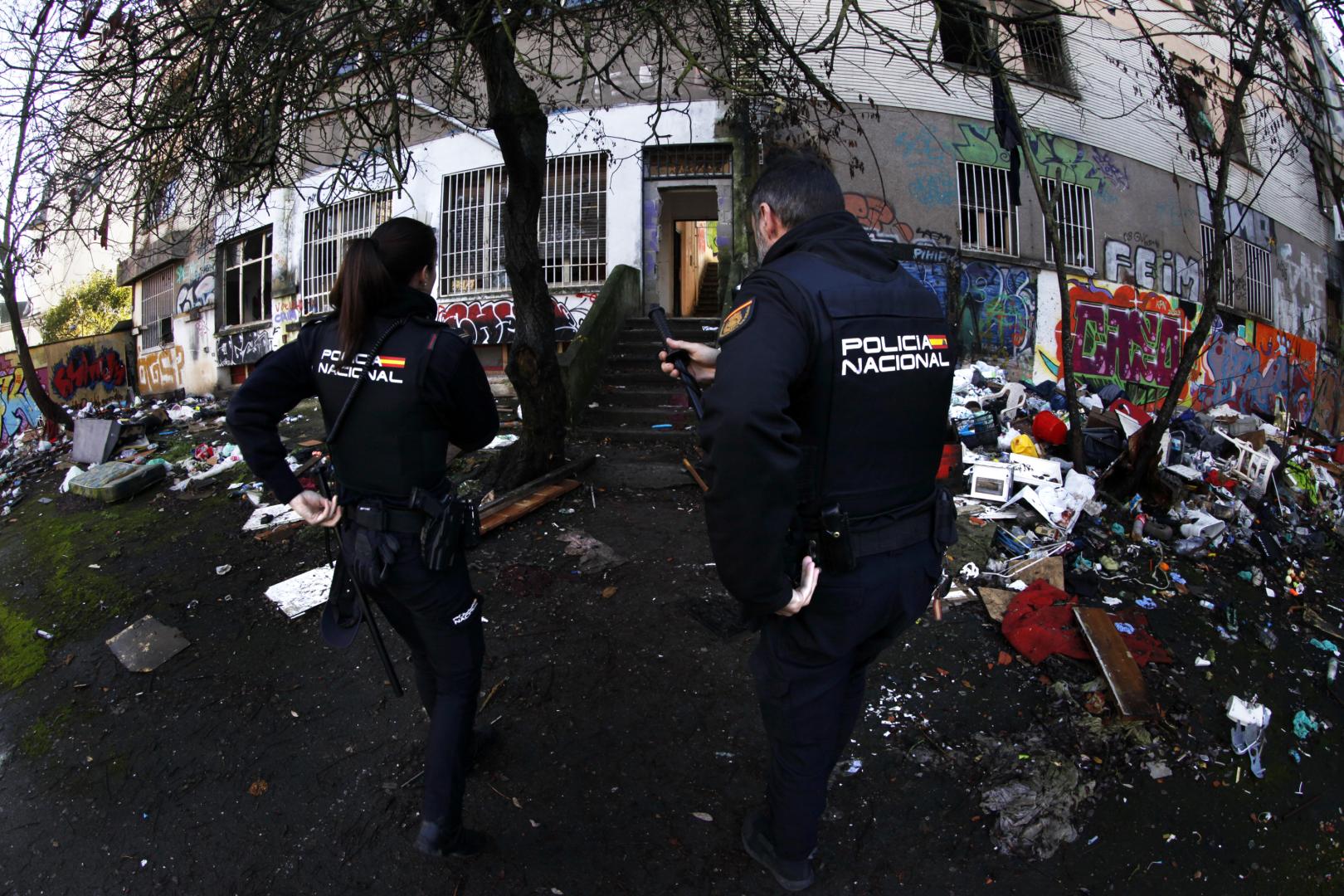Agentes de Policía Nacional en la antigua ikastola Jaso