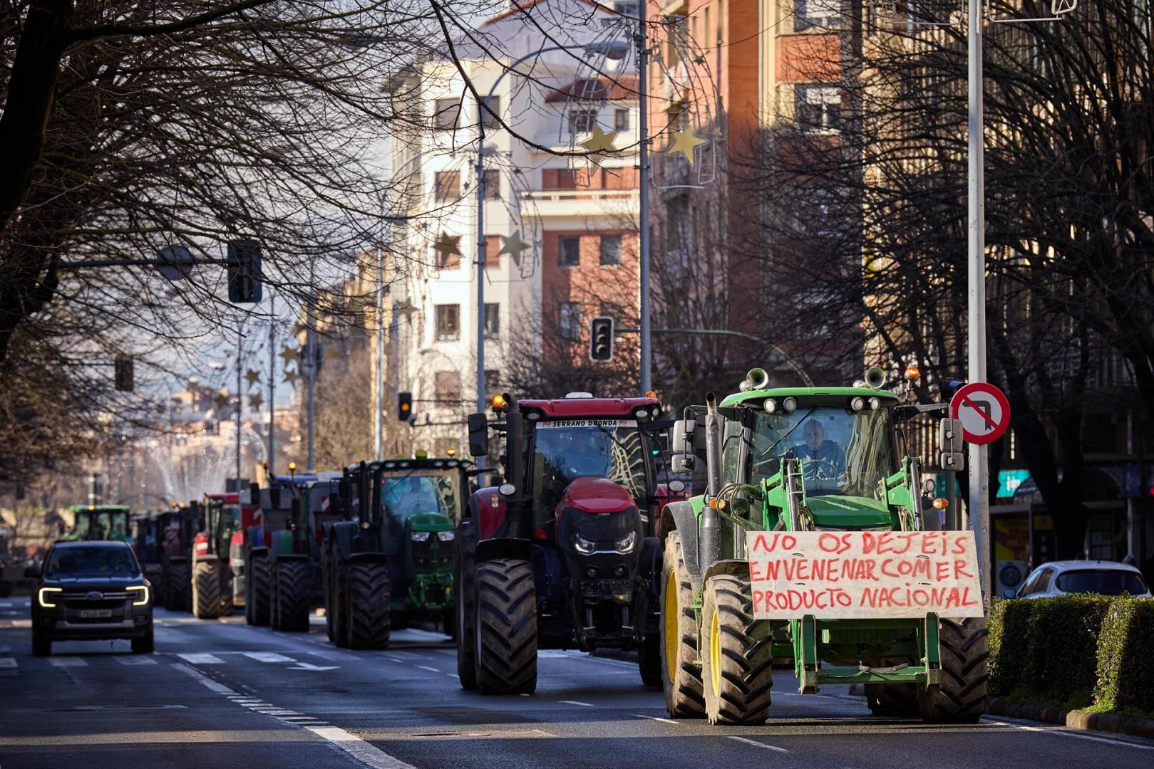Foto de los tractores que han recorrido las calles del centro de Pamplona