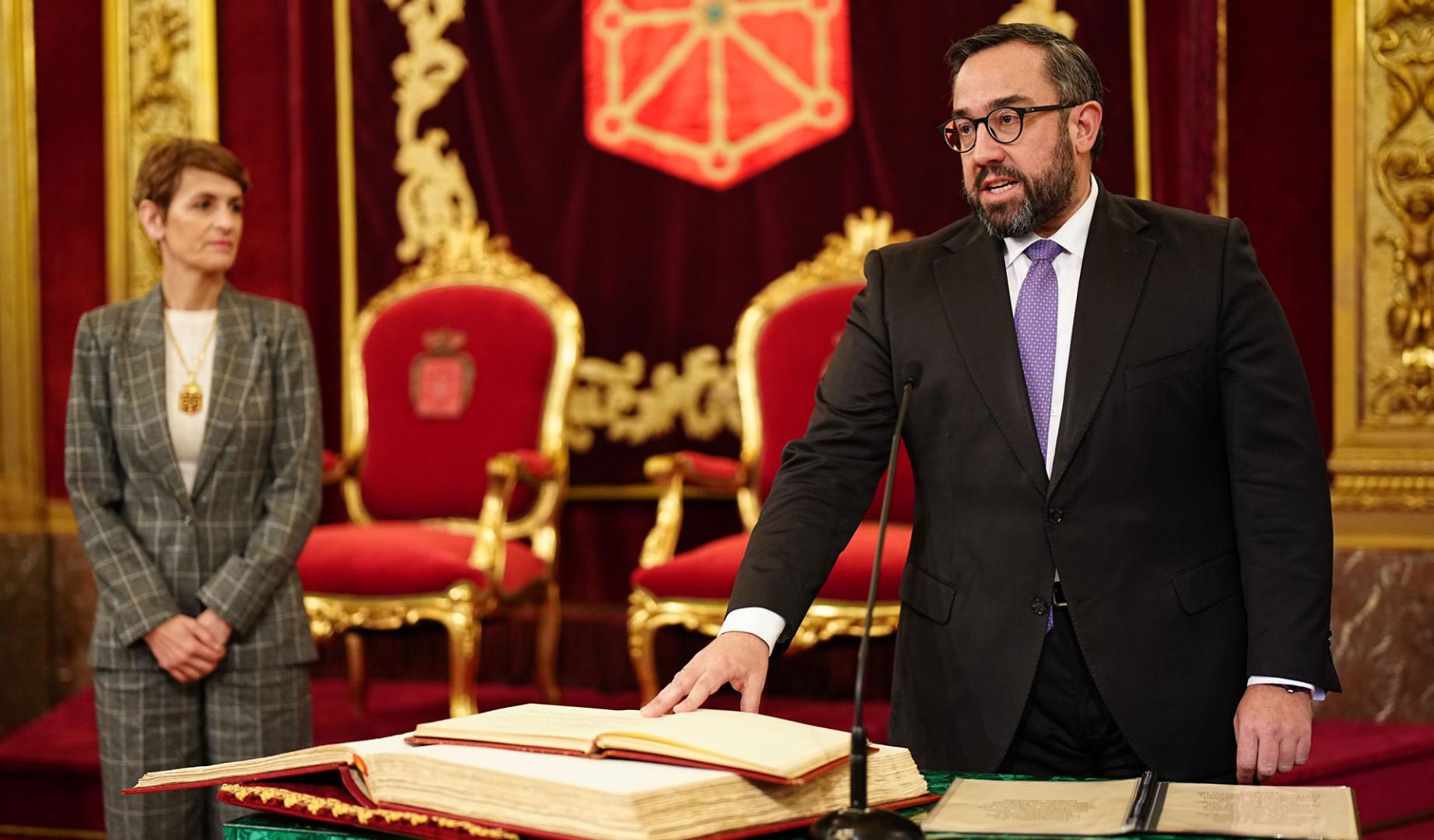 Javier Remíez toma posesión como vicepresidente primero, portavoz y consejero de Presidencia e Igualdad