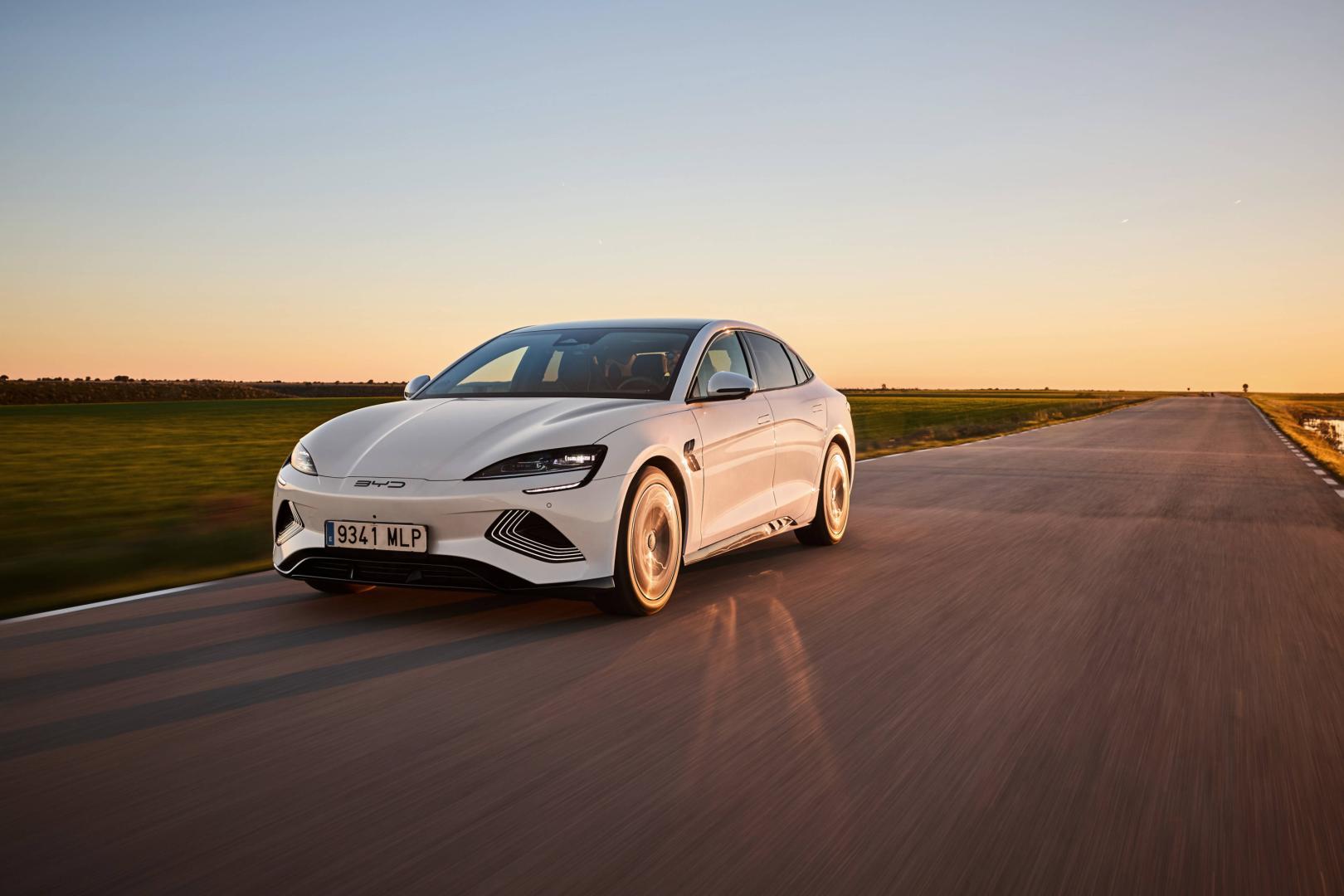 Es rival directo del Tesla Model 3.