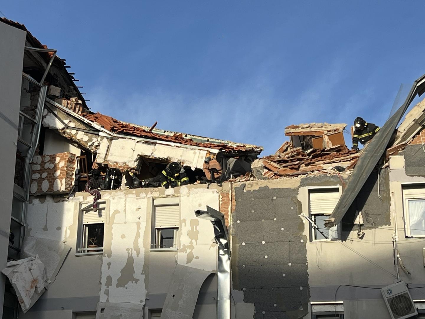 La explosión se ha producido en un edificio de cuatro plantas y ha provocado el colapso del forjado de la cubierta de la última
