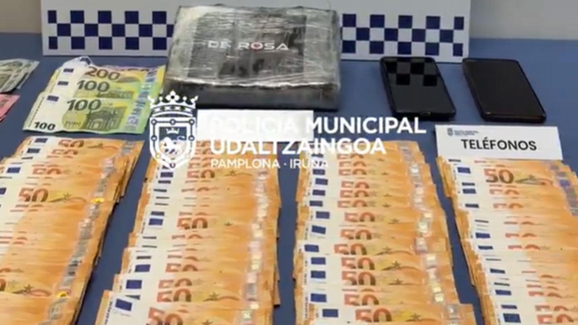 Un kilogramo de cocaína y más de 13.000 euros incautados por Policía Municipal ocultos en un compartimento secreto en el interior de un vehículo