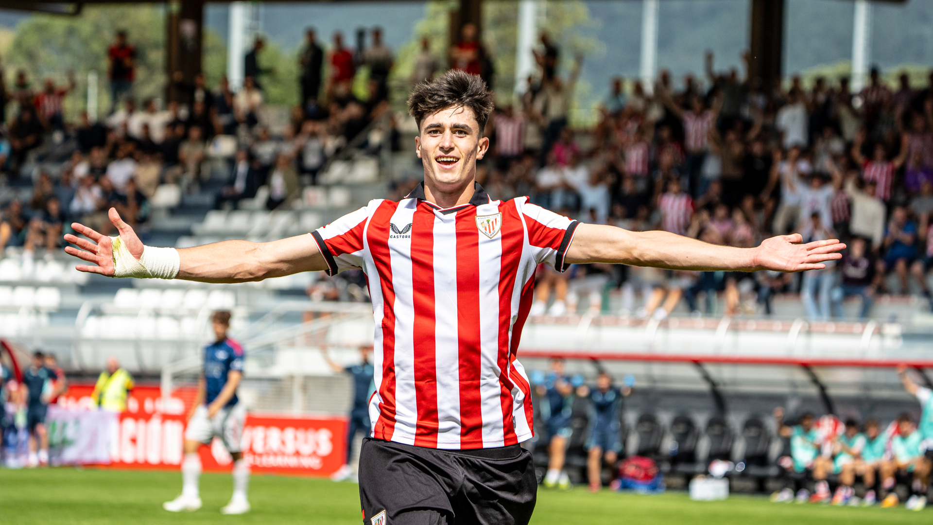 Manex Lozano, en un partido con el Athletic juvenil de esta temporada