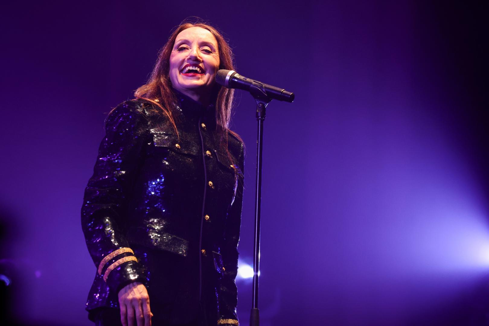 Luz Casal retoma su "gran vínculo" con París y agradece el "regalo" de su  dúo con Carla Bruni