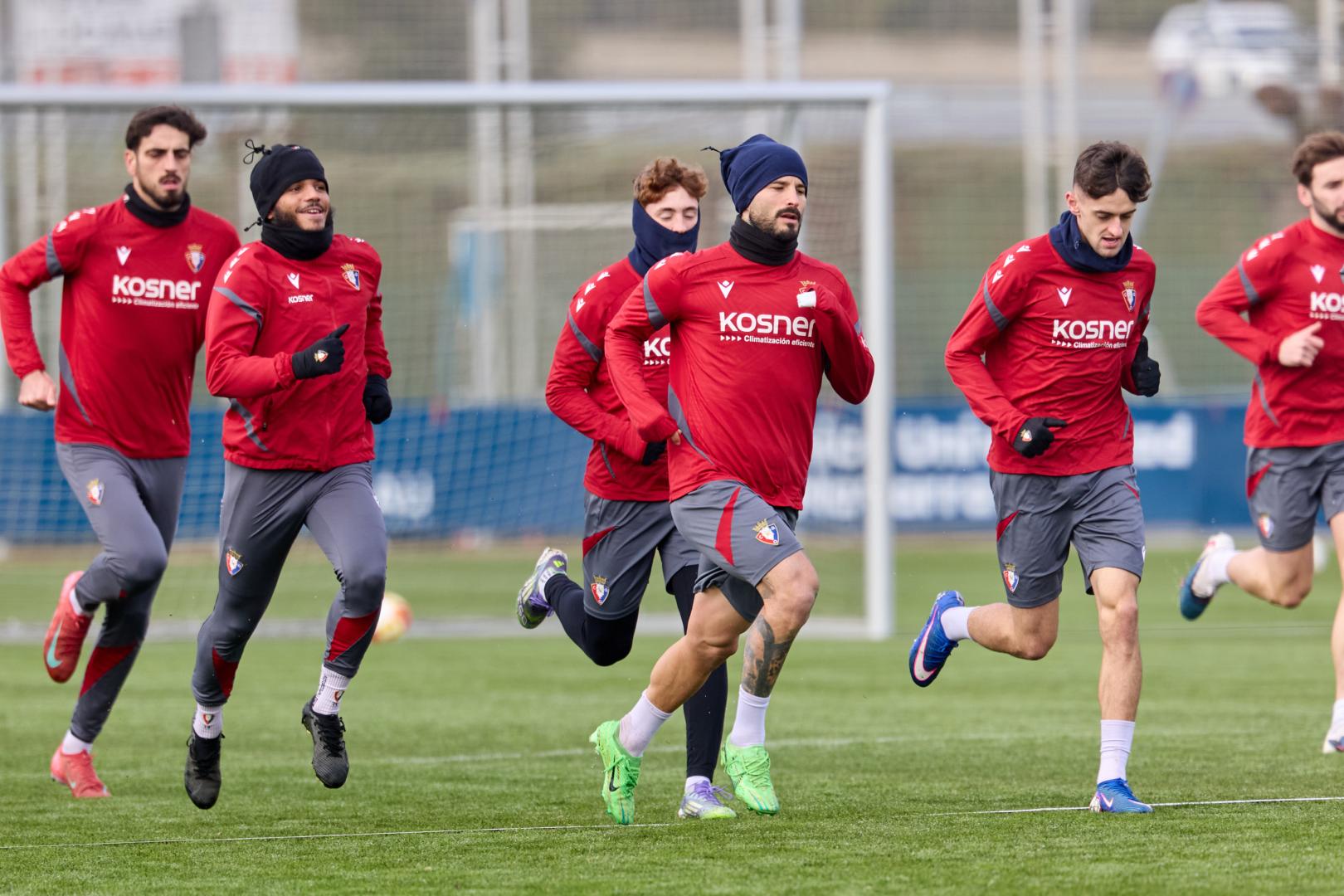 La plantilla se ejercitó ayer en Tajonar después de caer en Girona.