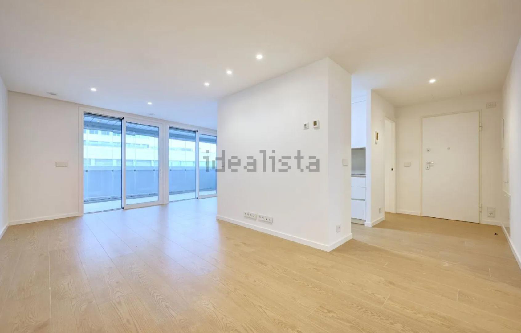 Cocina y salón con acceso a la terraza de más de 20 m2