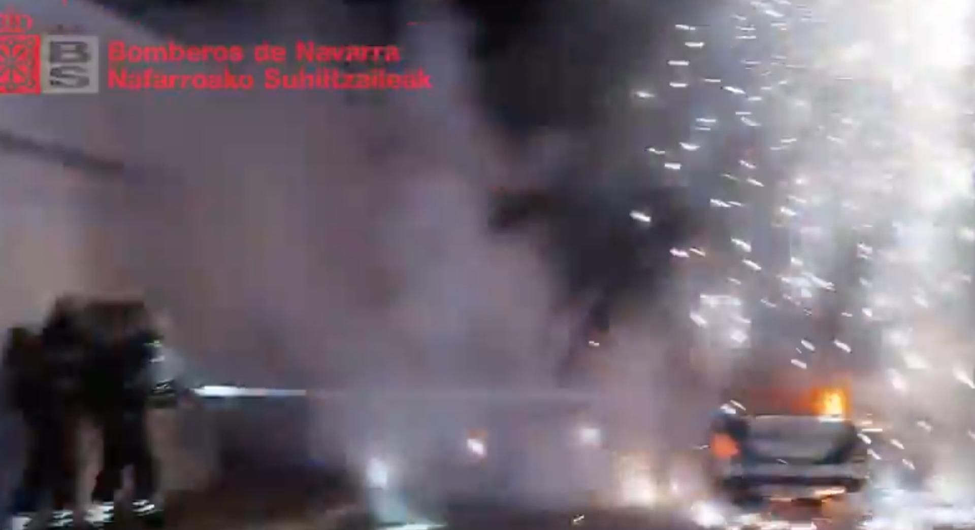 El incendio ha provocado varias explosiones en la calle