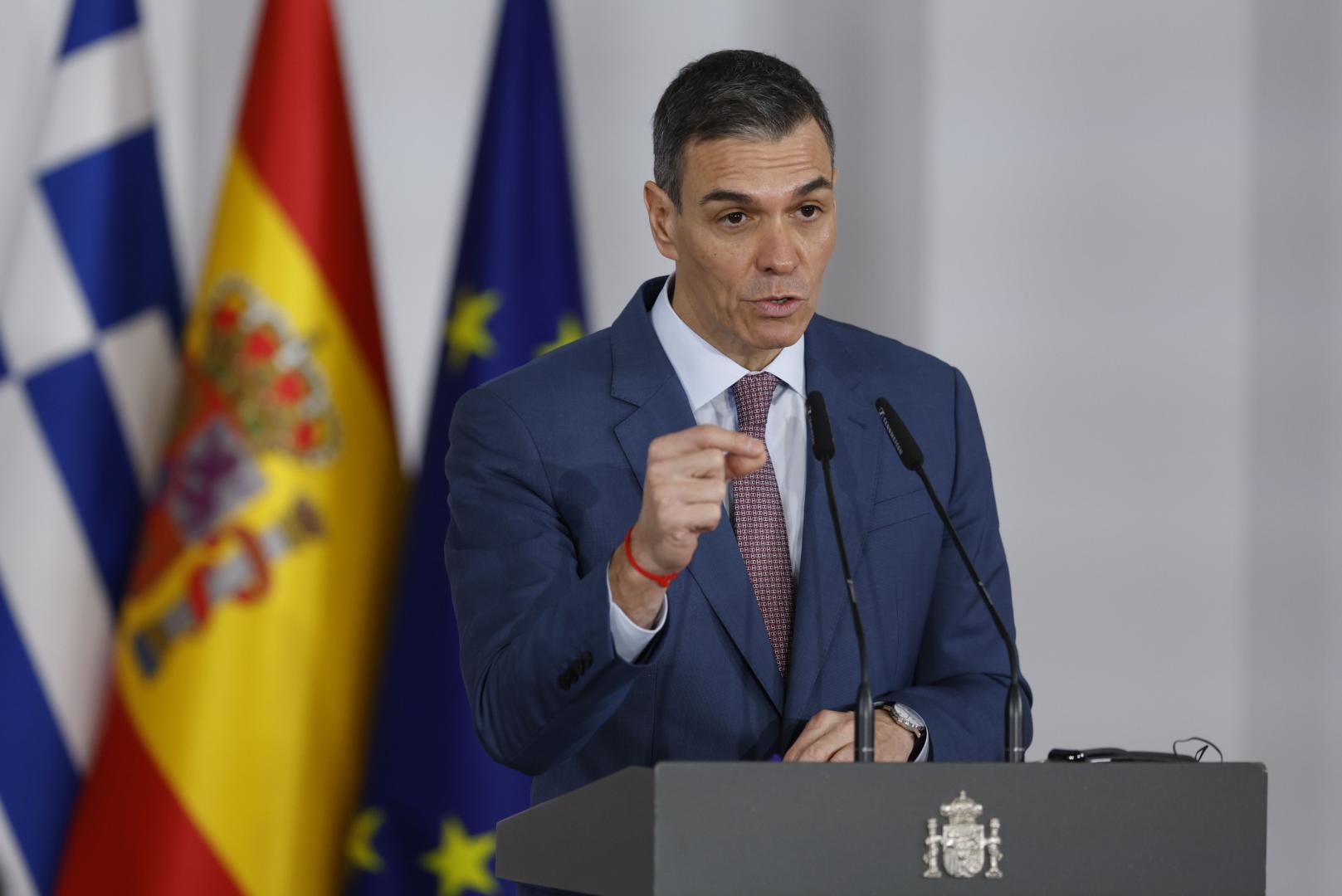 El presidente del Gobierno, Pedro Sánchez, durante su intervención en la rueda de prensa que ha ofrecido junto al primer ministro de Grecia, Kyriákos Mitsotákis, tras la reunión mantenida por ambos para analizar el actual contexto geopolítico internacional en Moncloa.