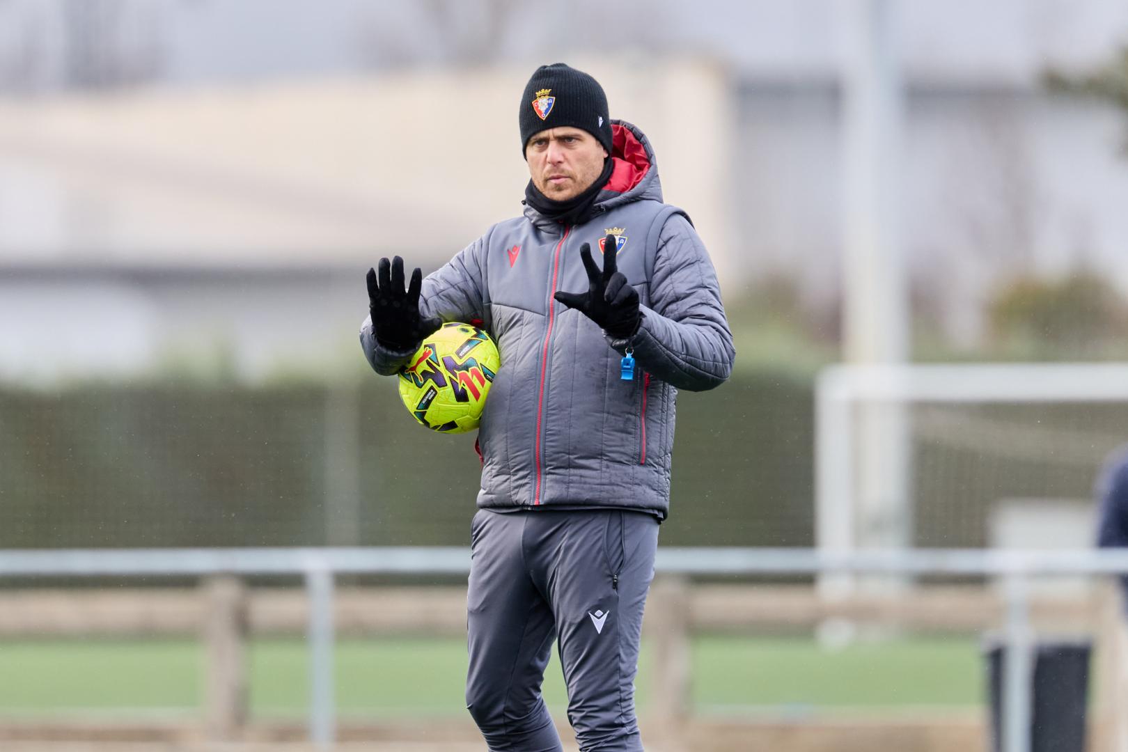 Alessio Lisci, dando órdenes a sus jugadores